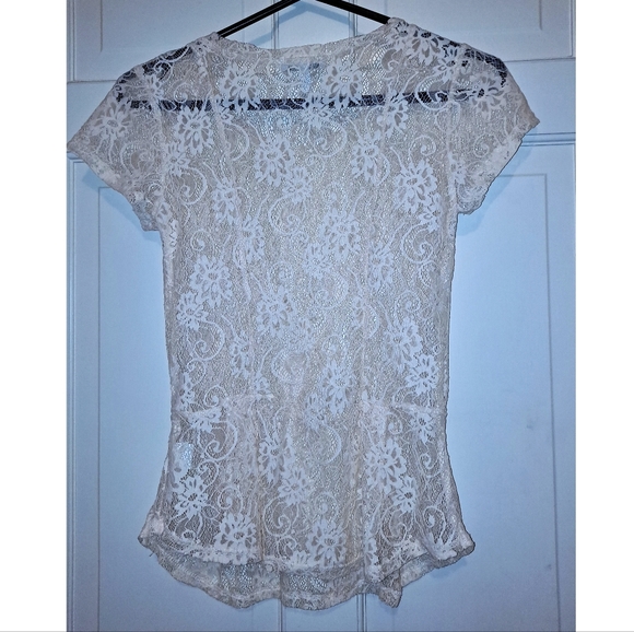 Delia's tan beige lace knit short sleeve size small peplum blouse top floral - Picture 2 of 9